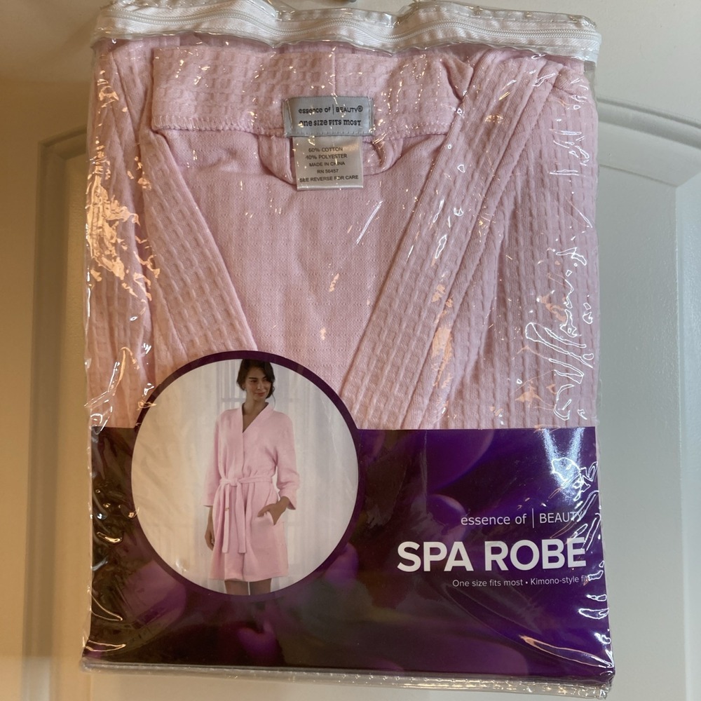 Essence of Beauty Light Pink Bath Robe One Size Fits Most 100% Polyester NWT